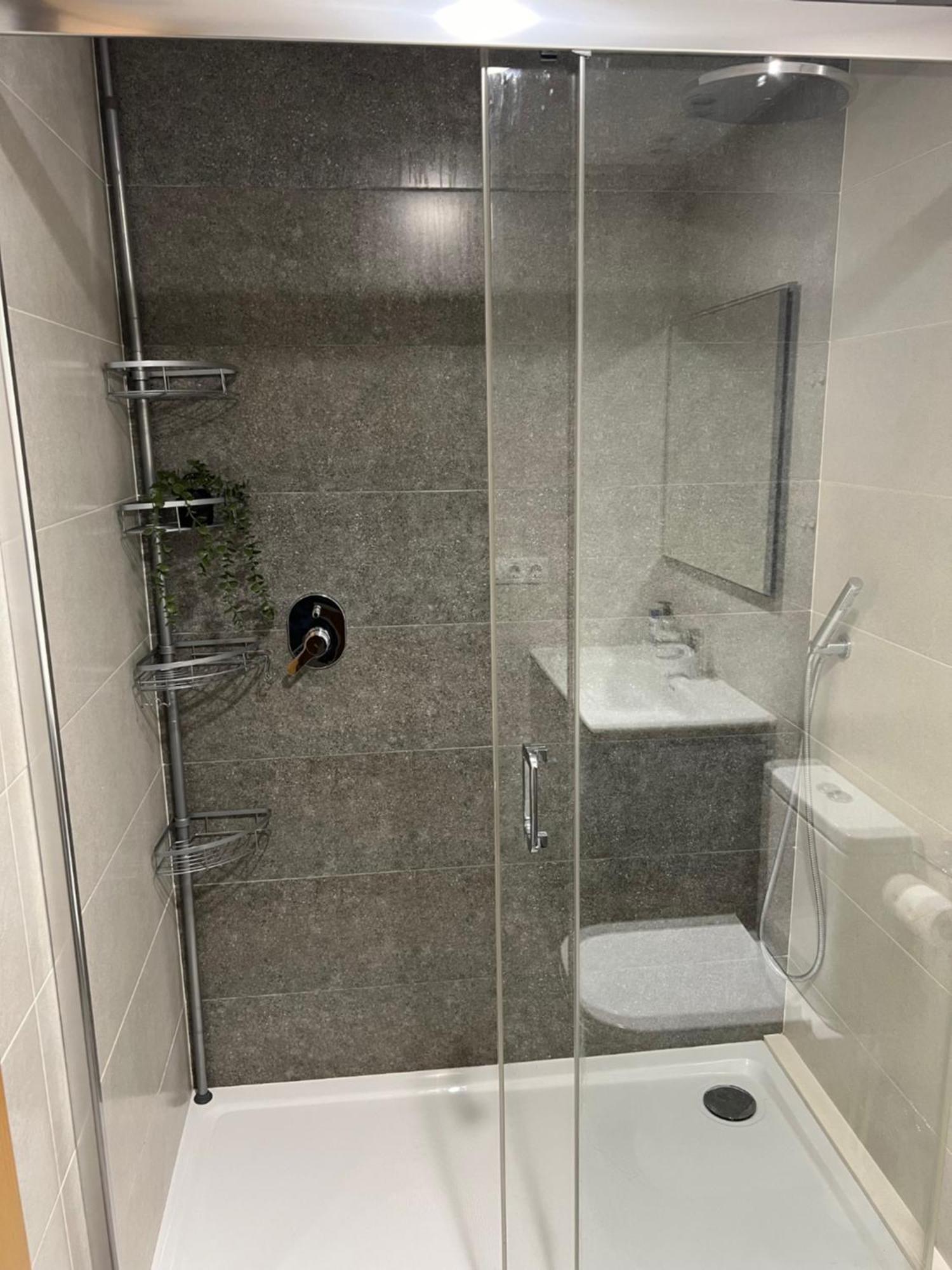 Appartamento Habitacion Doble Con Bano Privado Valenza Esterno foto